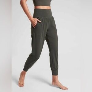 Athleta Cruise Jogger Powervita – Moss Olive Green – Size L
